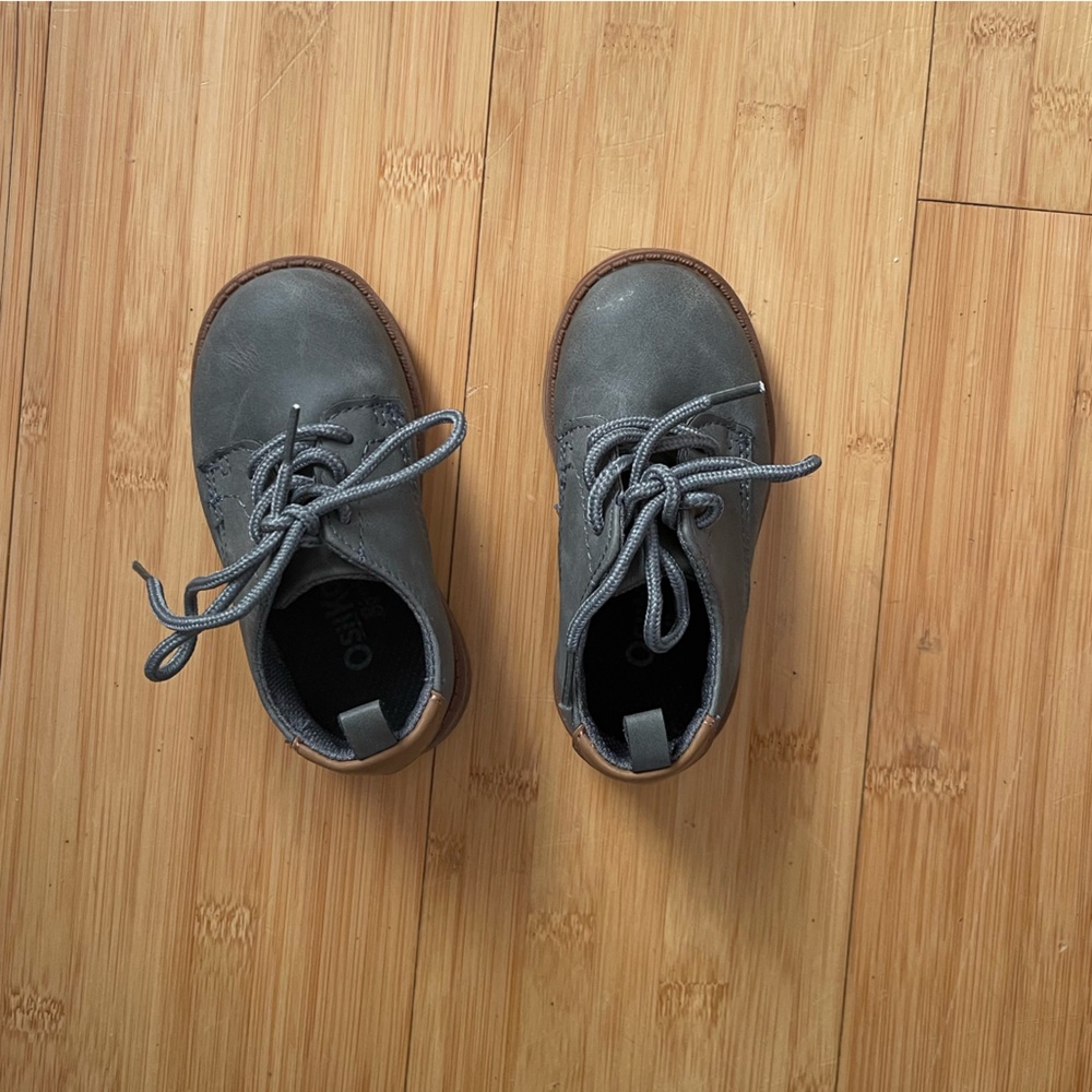 Toddler OshKoshBgosh Gray Oxford Size:5
New